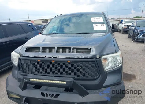 2017 Toyota Tundra Sr5 5.7L V8 z USA, uszkodzony, nr VIN 5TFDW5F18HX602922